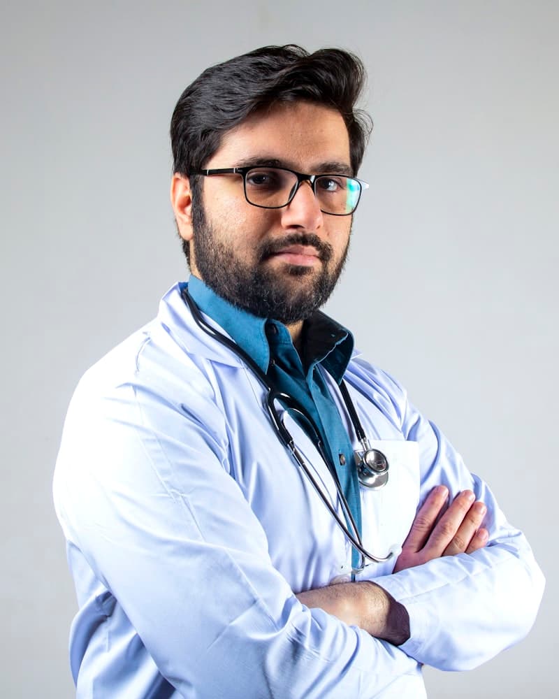 Médecin en consultation